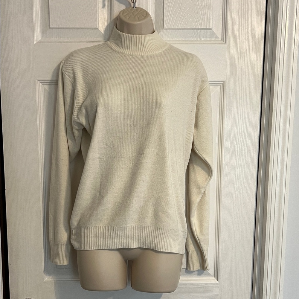 Classic Cream Women's Sweater szxs / s